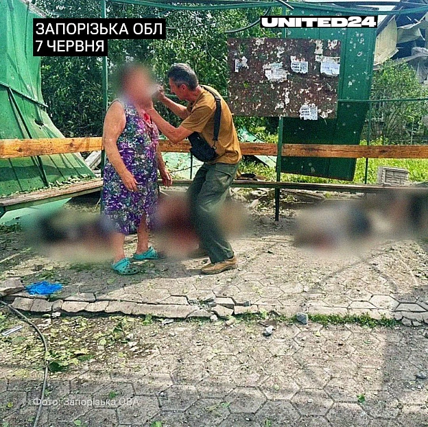 росія завдала удару керованою авіабомбою по зупинці громадського транспорту в селищі Балабине Запорізької області.Унаслідок ат... - на we.ua