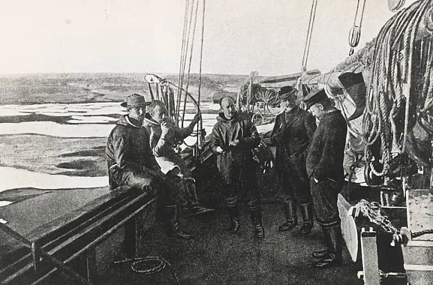 16 червня 1903 року норвезький мореплавець Руаль Амундсен вийшов із Крістіанії, нинішнього міста Осло, на невеликій яхті «Йоа» в... - WAS на we.ua