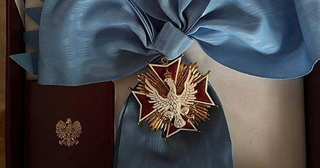 Президенти України (і не лише) продовжують перевантажувати польську пошту відправками орденів: від орденів Білого Орла відмовили... - WAS на we.ua