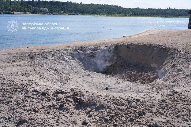 росіяни вдарили по пляжу в ЗапоріжжіСтаном на зараз відомо, що внаслідок атаки постраждали чотири людини, з них троє дітей, — ... - на we.ua