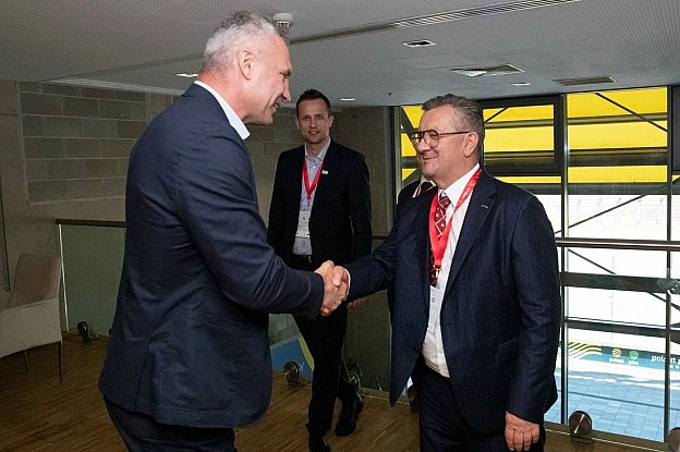 Віталій Кличко: Зустрівся під час конференції в Гданську з президентом правління польської компанії Pesa Кшиштофом Здзярскі та к... - КМДА – офіційний канал on we.ua