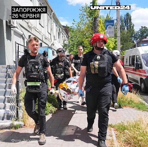 UPD: 15 людей постраждали росія вдарила балістикою по Запоріжжю. Щонайменше 9 людей дістали поранення, пошкоджено цивільну інф... - UNITED24 на we.ua