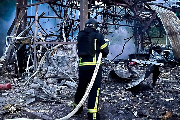 Майже 20 разів ворог атакував Дніпропетровщину безпілотниками та артилерієюГоріли три АЗС. Зайнялася спортшкола. Постраждали д... - на we.ua