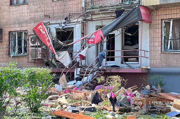 У Харкові вже двоє загиблих та 34 постраждалих внаслідок ракетного удару по пʼятиповерхівці✅ Ми у WhatsApp | Telegram | Viberh... - на we.ua