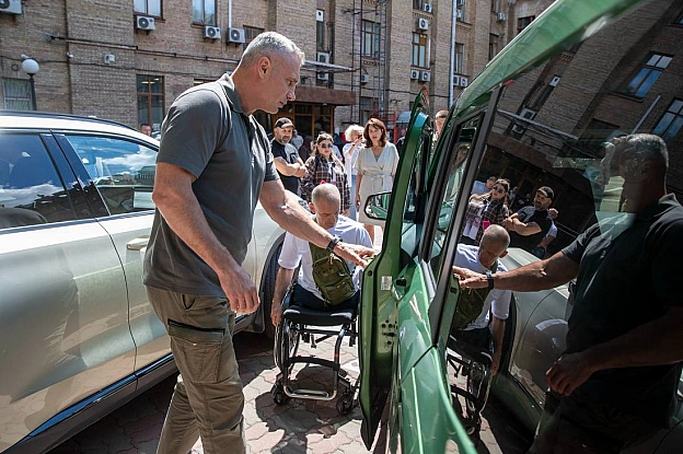 Віталій Кличко: Зустрівся з киянами-ветеранами з інвалідністю I та II груп внаслідок поранень на війні, які отримали часткову к... - на we.ua