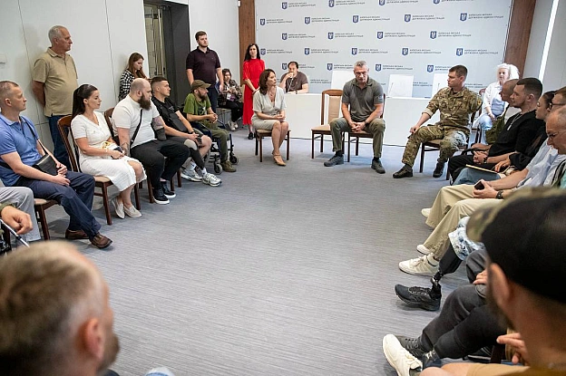 Віталій Кличко: Зустрівся з киянами-ветеранами з інвалідністю I та II груп внаслідок поранень на війні, які отримали часткову к... - на we.ua