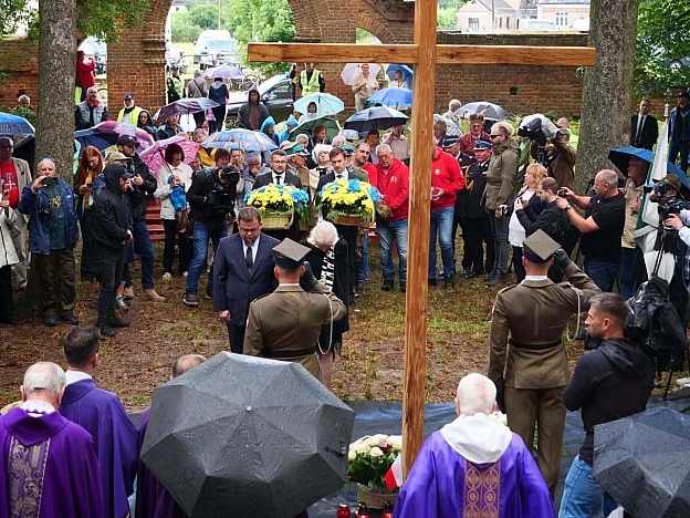СПІЛЬНА МОЛИТВА - ШЛЯХ ДО ПОРОЗУМІННЯ11 липня Голова УІНП взяв участь у заходах щодо вшанування жертв трагічних подій українсь... - Український інститут національної пам'яті на we.ua