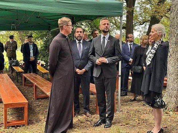 СПІЛЬНА МОЛИТВА - ШЛЯХ ДО ПОРОЗУМІННЯ11 липня Голова УІНП взяв участь у заходах щодо вшанування жертв трагічних подій українсь... - Український інститут національної пам'яті на we.ua