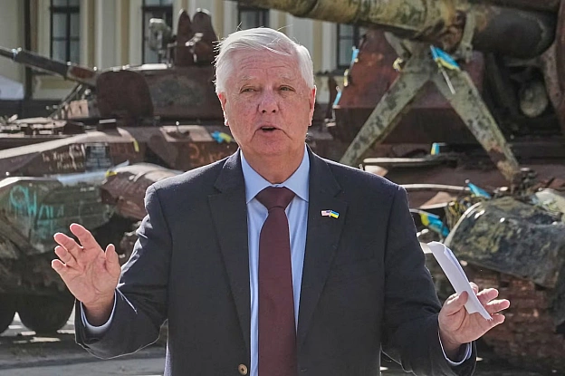 Ліндсі Грем виріс у місті Сентрал, штат Південна Кароліна, де разом із родиною мешкав у єдиній кімнаті за магазином алкогольних ... - WAS на we.ua