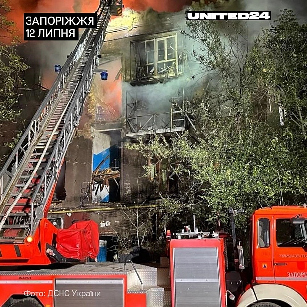 Увечері 12 липня росія атакувала Запоріжжя ударними безпілотниками. Дрони влучили у житловий будинок. Поранені 6 людей. Серед ... - UNITED24 на we.ua