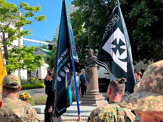 ОСВЯЧЕННЯ ВЕЛИКОГО ГЕТЬМАНАСьогодні було освячено бюст гетьмана Івана Мазепи, який розташований у Києво-Печерській Лаврі. Освя... - на we.ua