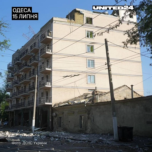 Внаслідок російського ракетного удару по Одесі 3 людини загинули, ще 3 — поранені. З-під завалів рятувальники витягли 3 людей, 2... - на we.ua