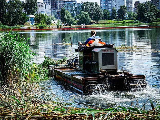 🟢 Другий тиждень безперервної роботи: у Києві продовжують очищати озеро Кирилівське після російської атакиМіські служби не при... - на we.ua