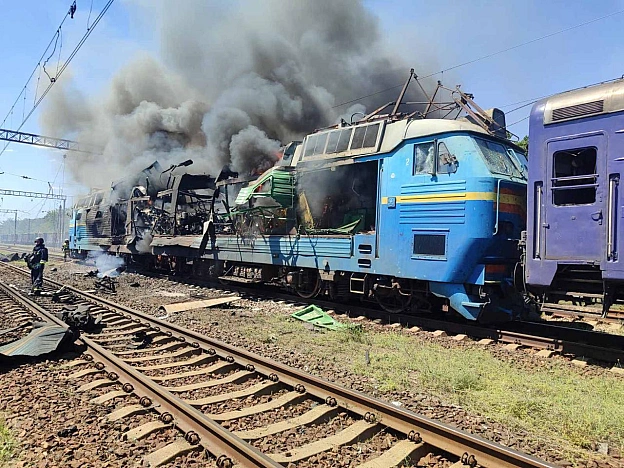 росія завдала подвійного удару по локомотиву та пасажирських вагонах поїзда на ЗапоріжжіЗавдяки роботі моніторингової групи, п... - на we.ua