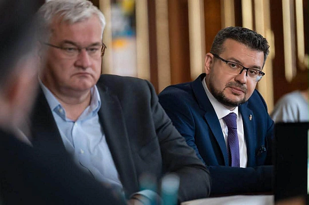УКРАЇНА ВІДКРИЄ АРХІВИ ТА ПОСИЛИТЬ РОЛЬ ІНСТИТУТУ НАЦПАМʼЯТІ Вчора Президент України Володимир Зеленський провів нараду стосов... - на we.ua