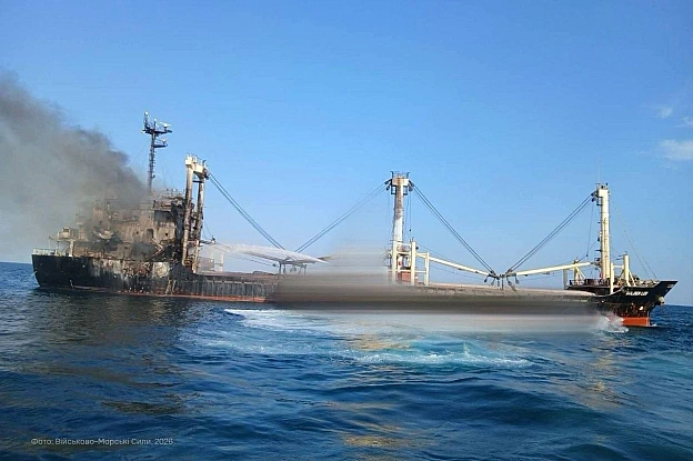 росія завдала ракетного удару по цивільному суднуросійські окупанти завдали удару трьома крилатими ракетами типу Х-59/Х-69 по ... - на we.ua