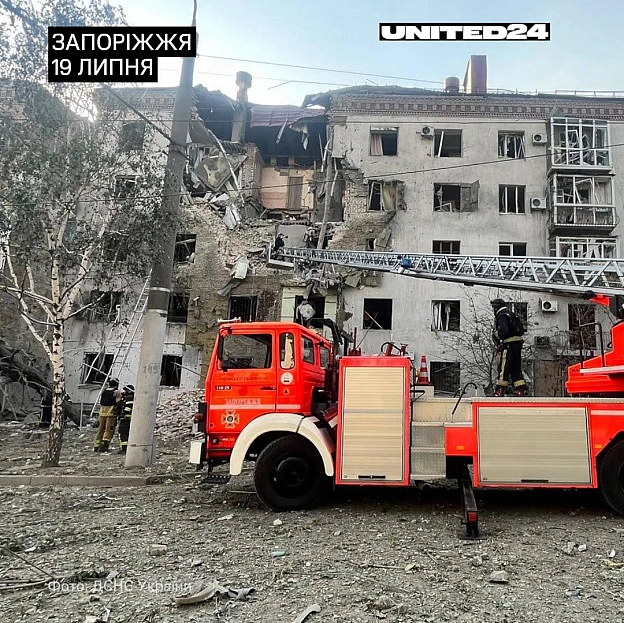 У Запоріжжі внаслідок удару російськими керованими авіабомбами загинули щонайменше двоє людей, ще десятеро отримали поранення.... - на we.ua