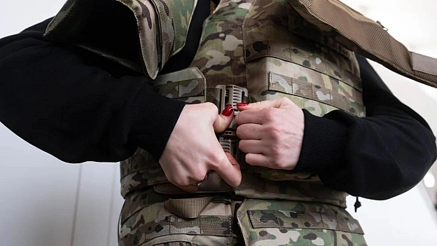 Військовослужбовиці ЗСУ отримали перші 2000 бронежилетів, які розроблені з урахуванням жіночої анатомії«Забезпечення військово... - на we.ua