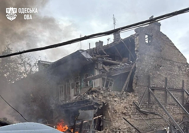 Одеса знову під російським ударомВнаслідок обстрілу постраждало двоє людей: 82-річна жінка та 54-річний чоловік. Пошкоджено ... - на we.ua