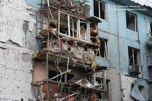 росіяни атакували КАБами ЗапоріжжяПоранені 16 людей, пошкоджені житлові будинки та приватний медзаклад.«П\'ять КАБів наприкі... - на we.ua