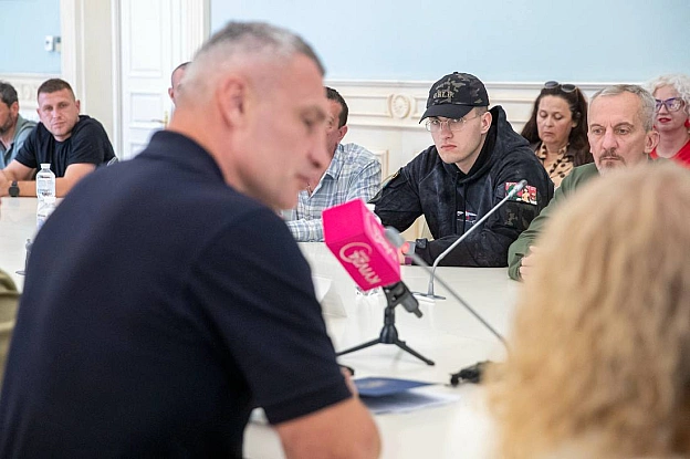Віталій Кличко: Зустрівся у столичній мерії з військовими-киянами, звільненими з російського полону. Та вручив їм нагороди від с... - на we.ua