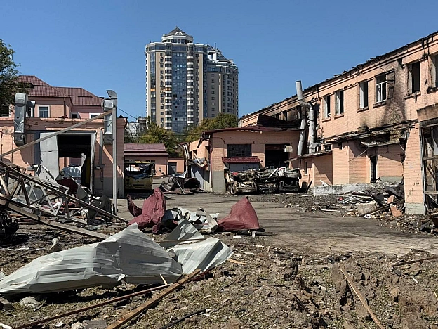 Ворожі дрони атакували складські приміщення на Київщині: є загиблі та поранені На місці влучання, у Броварах, одна людина заги... - на we.ua