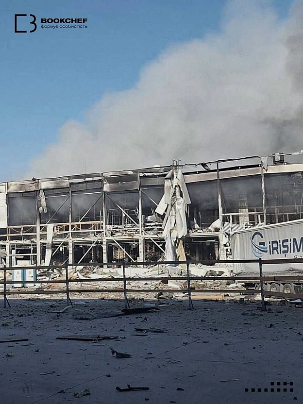 росія знищила понад 100 тисяч книг видавництва BookChefСьогодні російський удар пошкодив їхній резервний склад, який запрацюва... - UkraineNow on we.ua