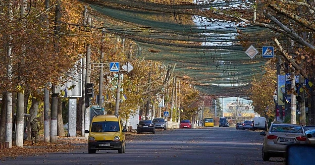 росіяни отримали наказ на «вільне полювання» дронами на цивільні авто у Херсоні«Особлива увага росіян прикута до автівок, які ... - на we.ua