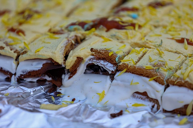 🎂 60 КІЛОГРАМІВ СОЛОДКОГО РЕКОРДУ! 🇺🇦✨Головною окрасою та найсмачнішою подією ПОРУЧ KYIV FEST стало офіційне встановлення реко... - на we.ua