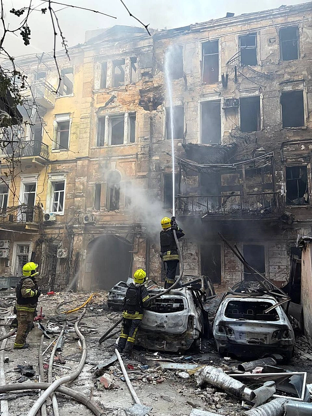 Вночі ворог завдав ударів по Україні, є загиблі та поранені ▪️В Одесі 8 постраждалих внаслідок російської атаки. У центрі міст... - на we.ua