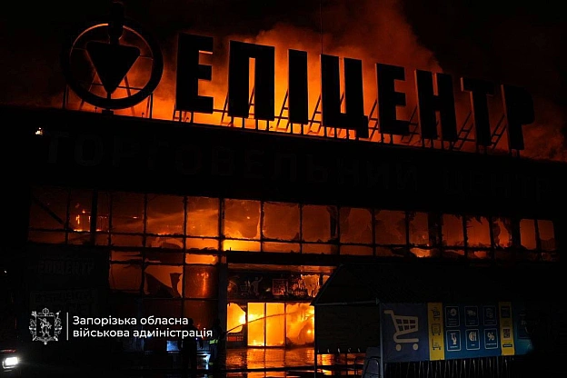 росіяни знищили «Епіцентр» у Запоріжжі Також 1200 споживачів у місті лишилися без світла.У Херсоні загинули дві жінки - одна... - на we.ua