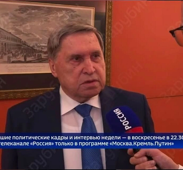 #фаптайм від російського міду.Прозора сорочка майка-алкоголічка, поза кадром залишився піджачок у бручки і бручки у носочки ... - на we.ua