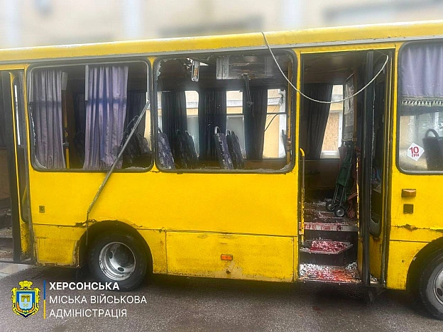 Четверо людей загинули, ще четверо поранені внаслідок російського удару по маршрутці в Херсоні✅ Ми у Telegram | Viberhttps://i... - на we.ua