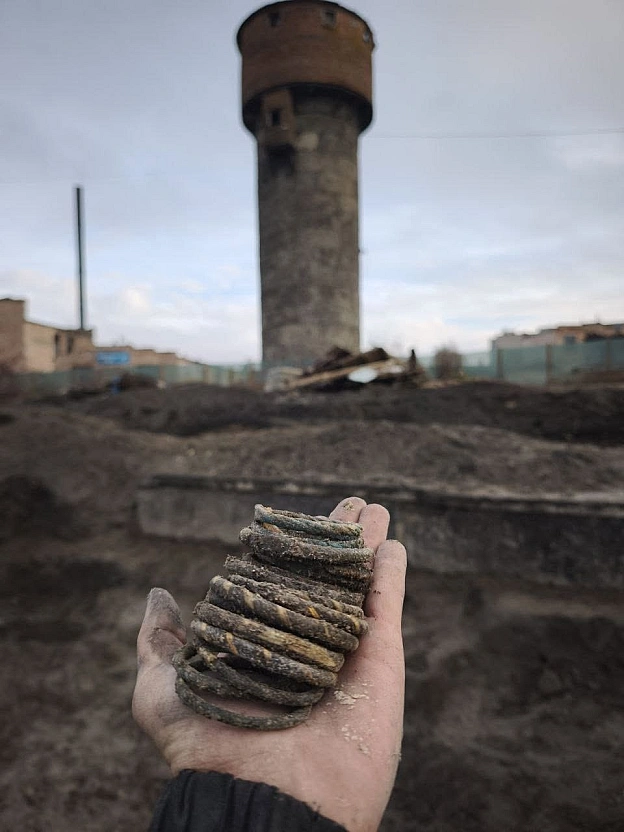 На Волині завершили попереднє опрацювання «Скарбу купця», знайденого 2025 року в урочищі Апостольщина на території княжого Волод... - на we.ua