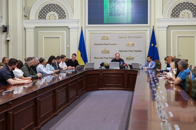 Як працюватиме Рада під час тривог: головне​Журналістам показали альтернативну залу та приміщення для роботи Верховної Ради під... - на we.ua