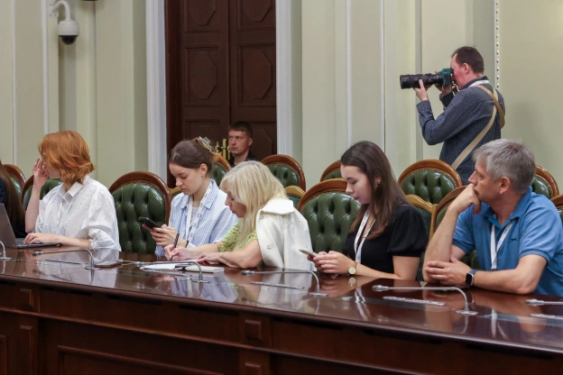Як працюватиме Рада під час тривог: головне​Журналістам показали альтернативну залу та приміщення для роботи Верховної Ради під... - на we.ua