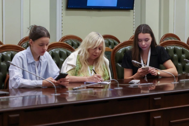 Як працюватиме Рада під час тривог: головне​Журналістам показали альтернативну залу та приміщення для роботи Верховної Ради під... - на we.ua