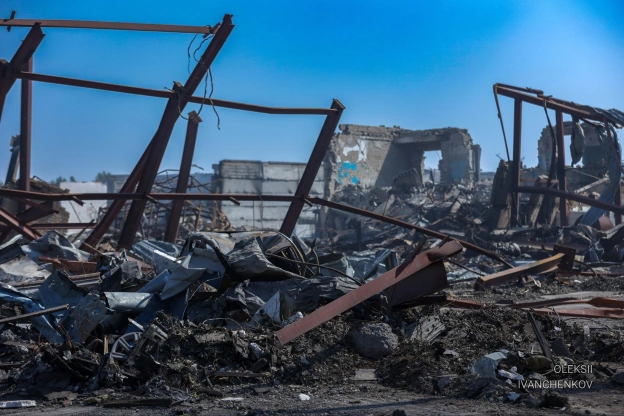 📍 с. Мила, Бучанський район: головне про наслідки ворожої атакиБезпека: Сапери ДСНС продовжують подворове розмінування та знеш... - на we.ua