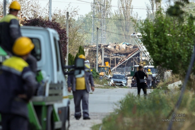 📍 с. Мила, Бучанський район: головне про наслідки ворожої атакиБезпека: Сапери ДСНС продовжують подворове розмінування та знеш... - на we.ua