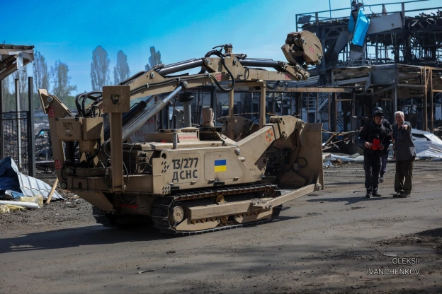 📍 с. Мила, Бучанський район: головне про наслідки ворожої атакиБезпека: Сапери ДСНС продовжують подворове розмінування та знеш... - на we.ua