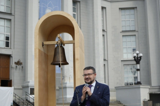ДЗВІН, ЯКИЙ КИЇВ НЕ ЧУВ МАЙЖЕ ВІСІМ СТОЛІТЬПоряд із Національним музеєм історії України презентували унікальний відтворений дз... - на we.ua