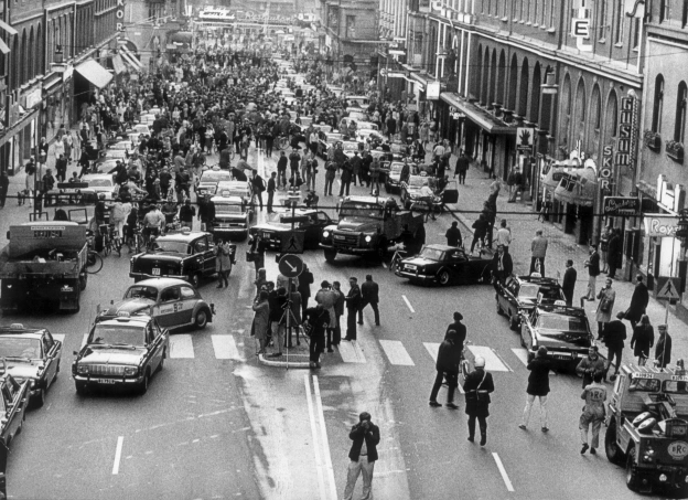 3 вересня 1967 року Швеція перейшла з лівостороннього руху на правосторонній. Більшість автомобілів у країні вже мали кермо злів... - на we.ua