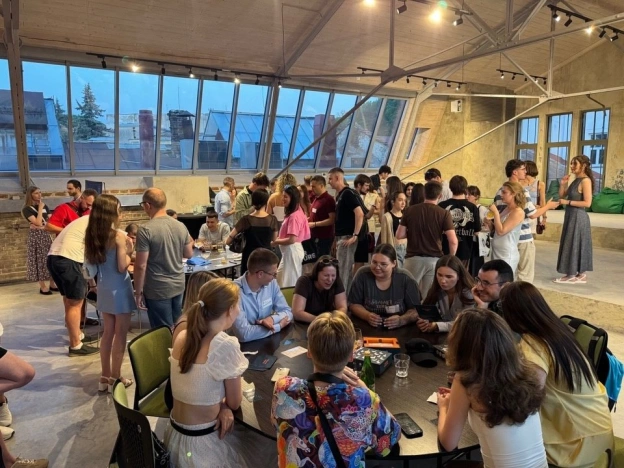 Silicon Drinkabout Lviv запросили ДрукАрмію на свою зустріч і разом із учасниками зібрали 11 000 грн на зарядні пристрої під рац... - на we.ua