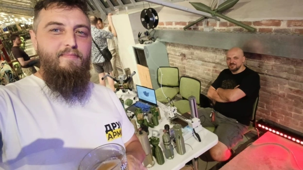 Silicon Drinkabout Lviv запросили ДрукАрмію на свою зустріч і разом із учасниками зібрали 11 000 грн на зарядні пристрої під рац... - на we.ua
