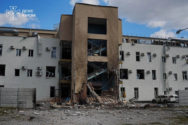 росія завдала удару по медіа, по журналістах у Києві, - Зеленський Ударний дрон атакував будівлю телеканала «Ми – Україна» тел... - на we.ua