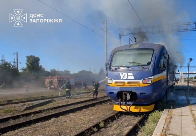 росіяни атакували пасажирський потяг Дніпро-Запоріжжя: загинула провідниця Жінка повернулася до поїзда вже після оголошення ев... - на we.ua