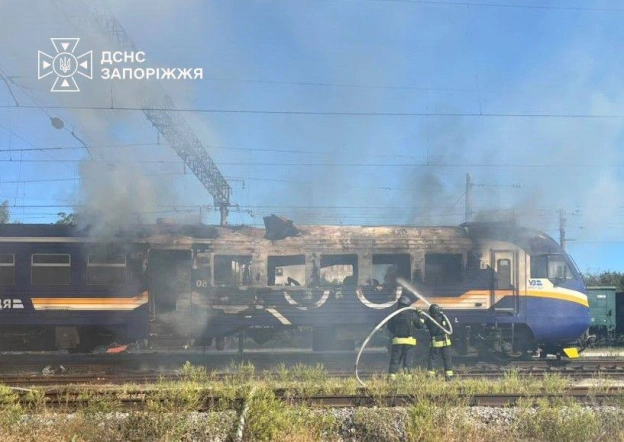 росіяни атакували пасажирський потяг Дніпро-Запоріжжя: загинула провідниця Жінка повернулася до поїзда вже після оголошення ев... - на we.ua