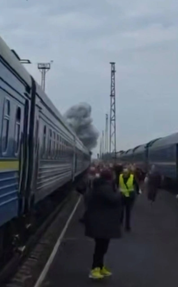 💥За два кілометри від кордону з Польщею ворог завдав удару керованим реактивним БпЛА Герань-4/5 по локомотиву пасажирського поїз... - на we.ua