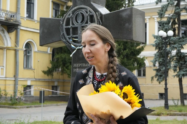 БІЛЬ, ЯКИЙ НІКОЛИ НЕ БУДЕ ЗАГОЄНИЙ: УІНП ВШАНУВАВ ПАМʼЯТЬ ЖЕРТВ ДЕПОРТАЦІЇ У Києві вшанували пам’ять українців, депортованих у... - на we.ua