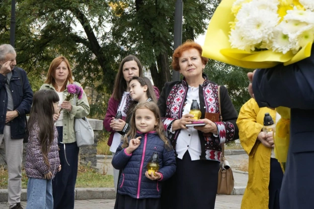 БІЛЬ, ЯКИЙ НІКОЛИ НЕ БУДЕ ЗАГОЄНИЙ: УІНП ВШАНУВАВ ПАМʼЯТЬ ЖЕРТВ ДЕПОРТАЦІЇ У Києві вшанували пам’ять українців, депортованих у... - на we.ua
